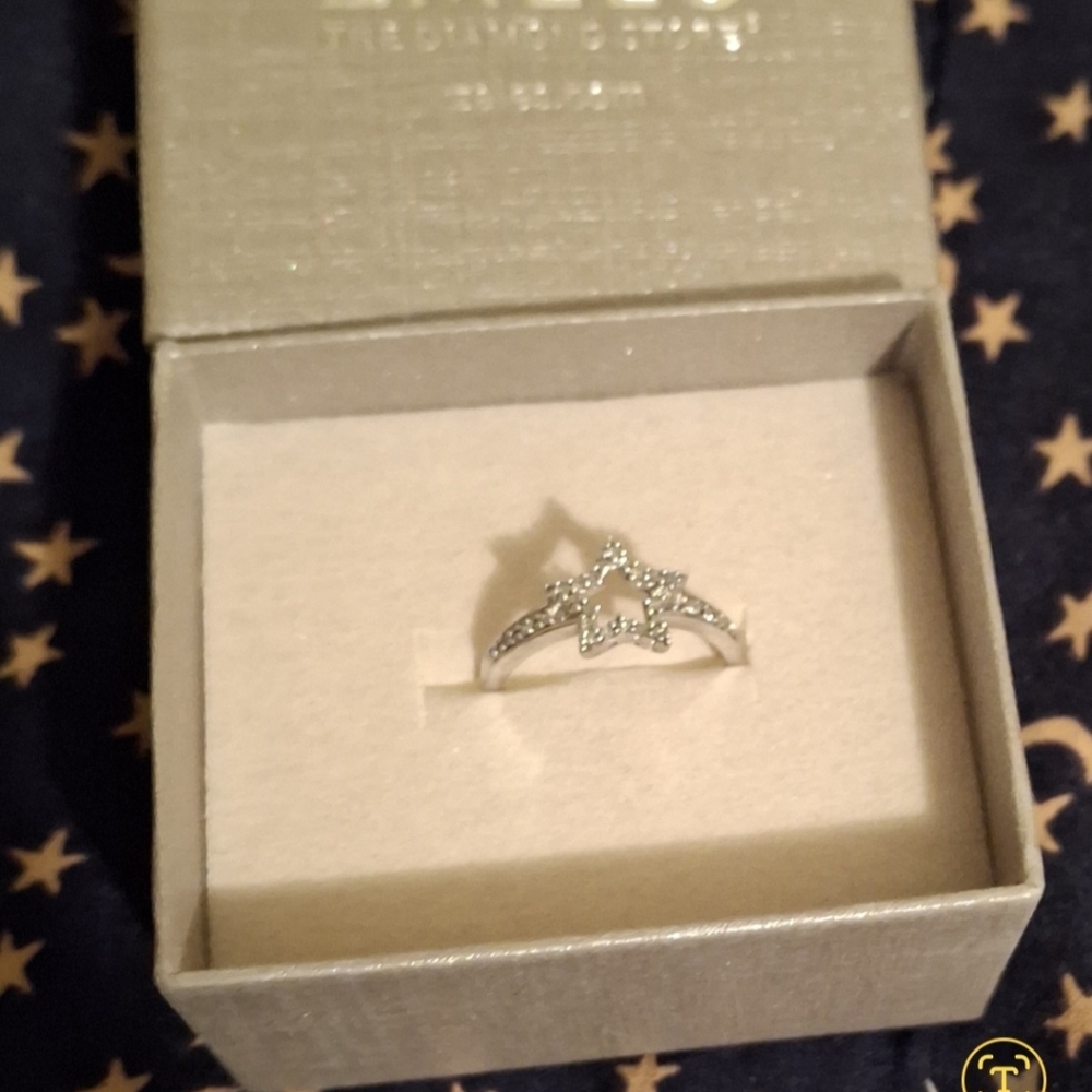 Dazzling Sterling Silver Star Ring